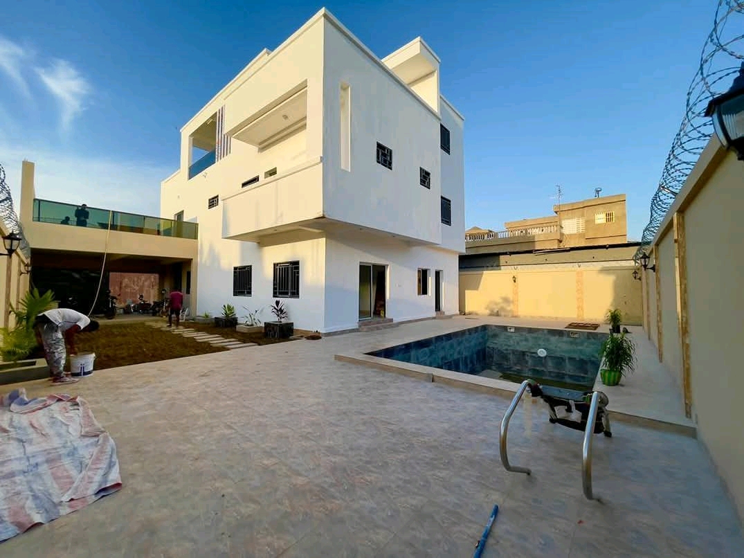 Villa a piscine en vente a Lomé