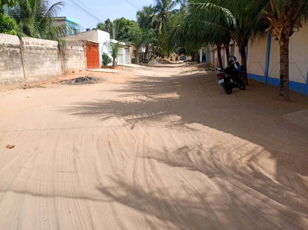 Terrain demi lot carré en vente a lome avedji