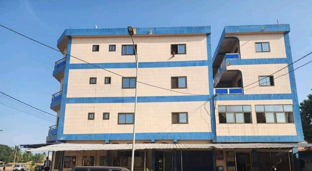 Hôtel en vente a Lomé adidogomé madiba face goudron