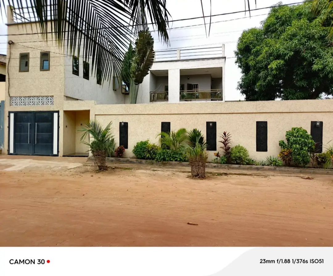 Grande villa a louer a lomé entreprise de l'union