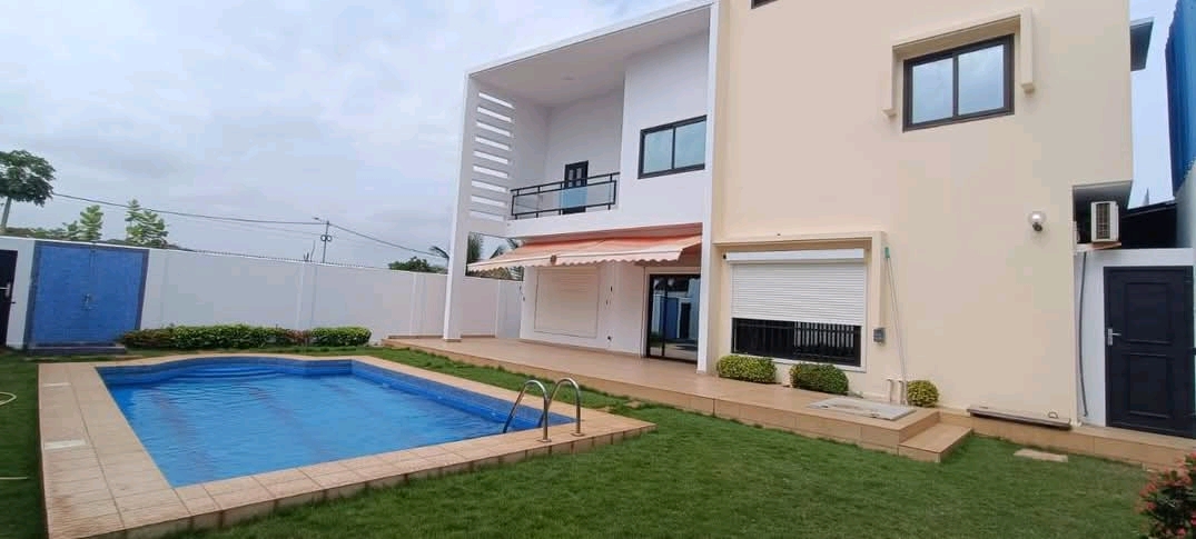Villa a piscine à louer à Lome hedjranawoé