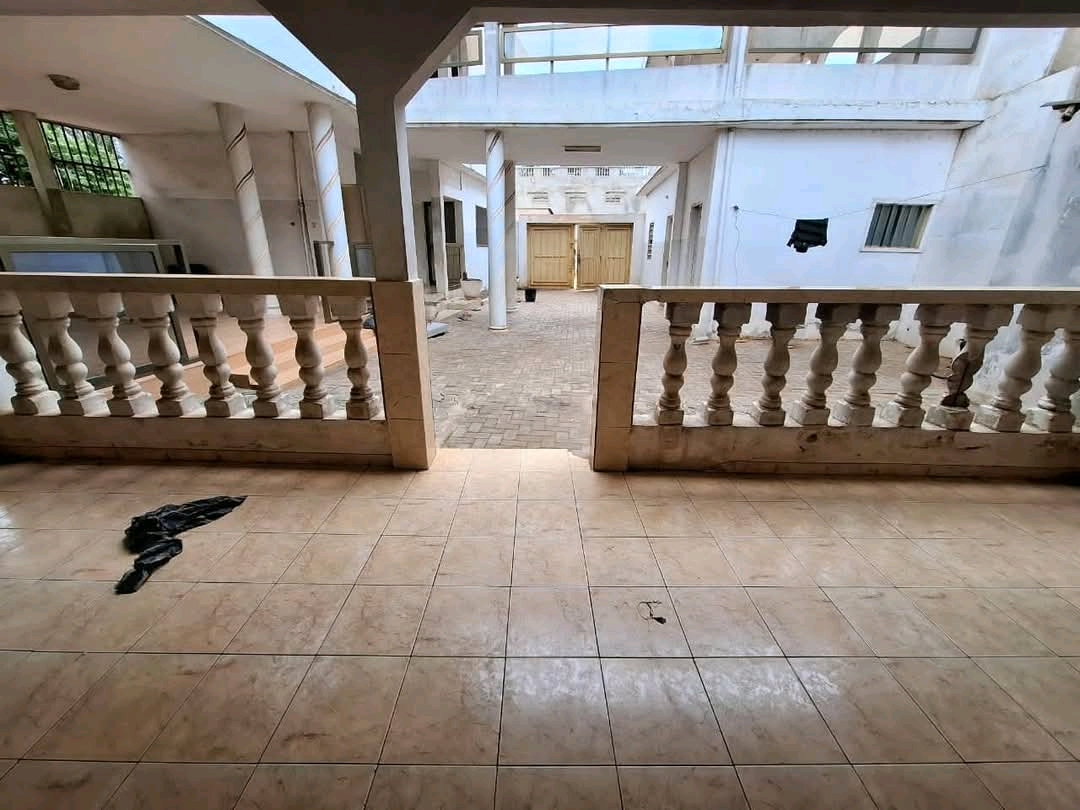 Villa a étage en vente a Lomé agoe sogbossito