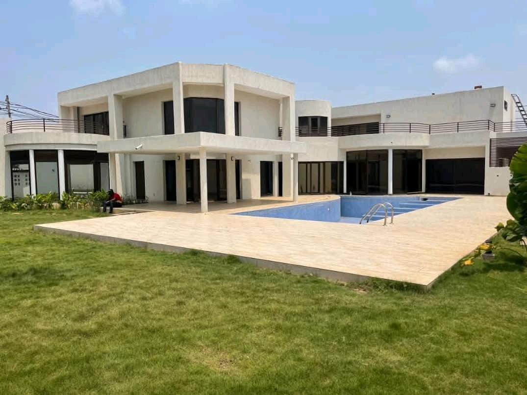 Villa à piscine à louer à Lome wuiti