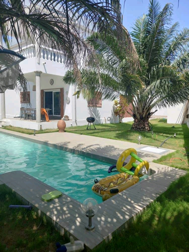 Villa a piscine en vente a Lomé baguida