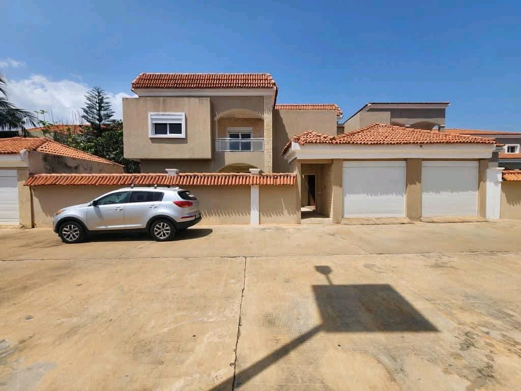 Villa en vente dans la cité a baguida