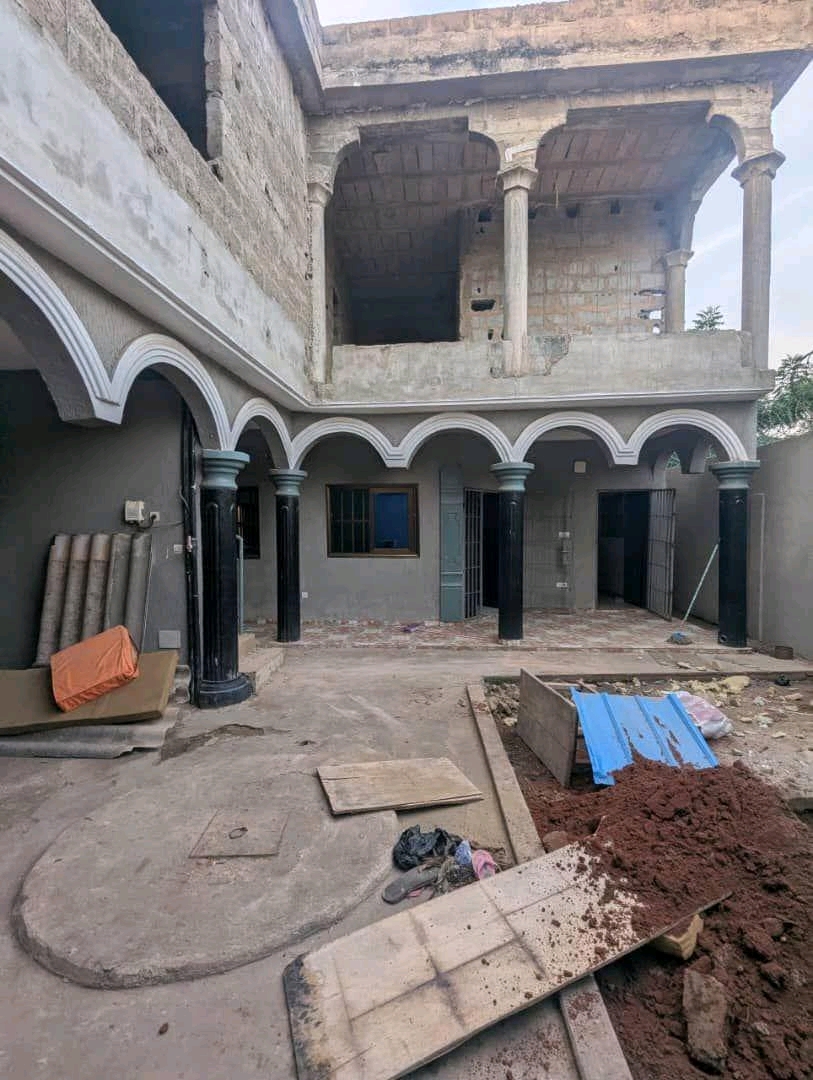 Villa a étage en vente a Lomé kohé