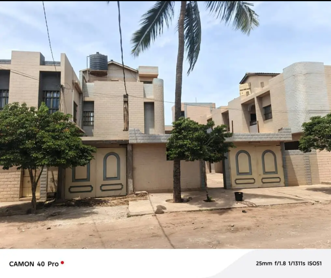 Grand immeuble a louer a lomé attikoumé