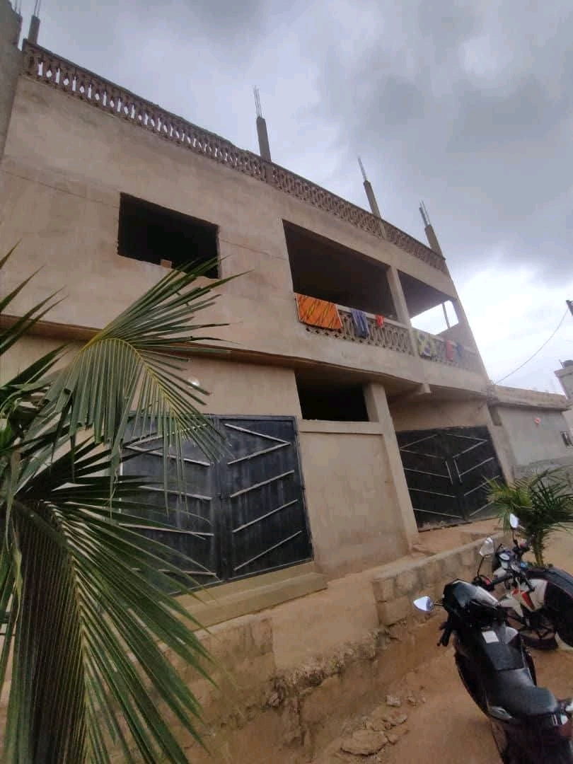 Maison a étage en vente a Lome agoe legbassito avinato