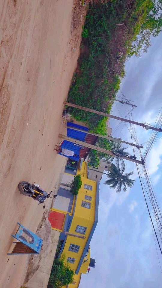 Terrain en vente a Lome totsi demi lot carré