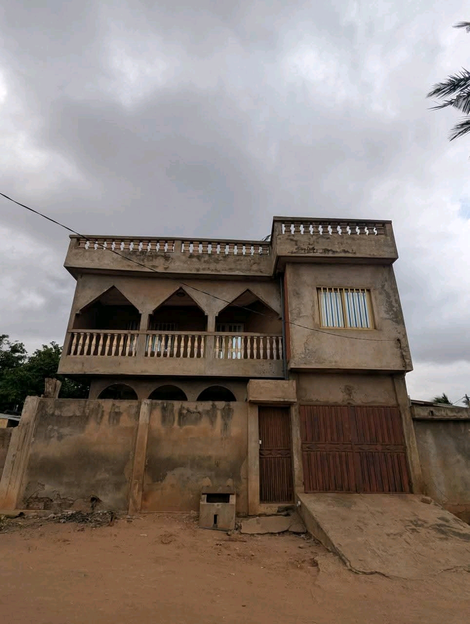 Maison inachevée en vente a Lome agoe