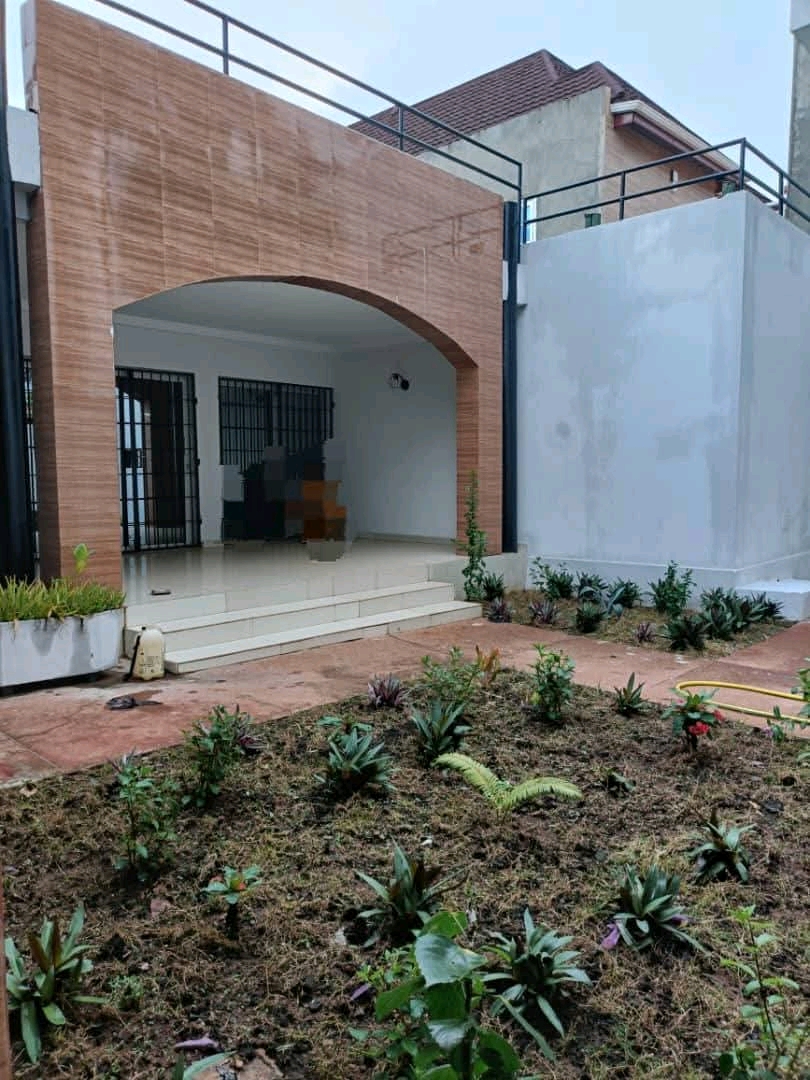 Villa a louer a Lomé djidjolé