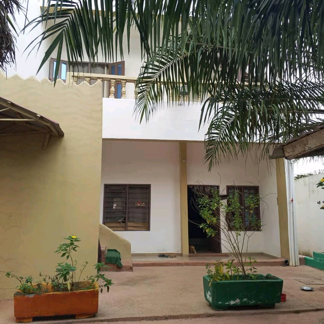 Villa a étage en vente a Lomé zanguera