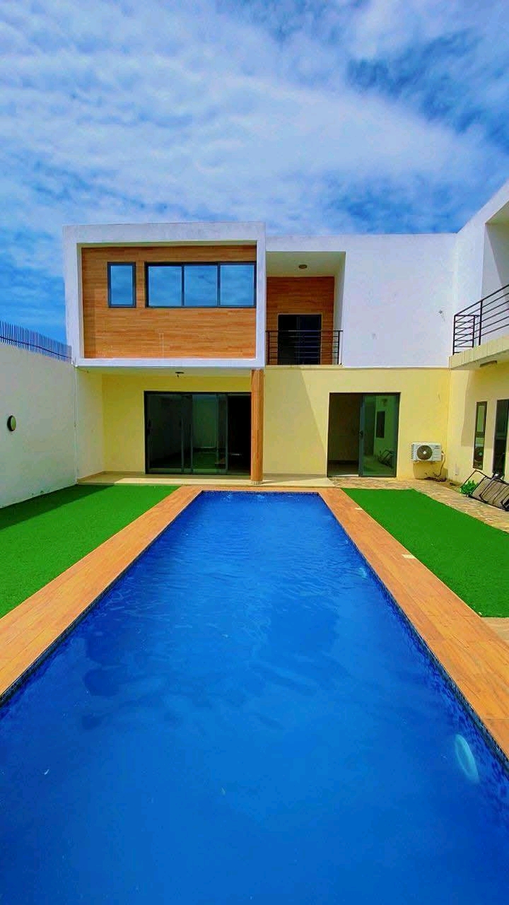 Villa a piscine a louer a lomé totsi