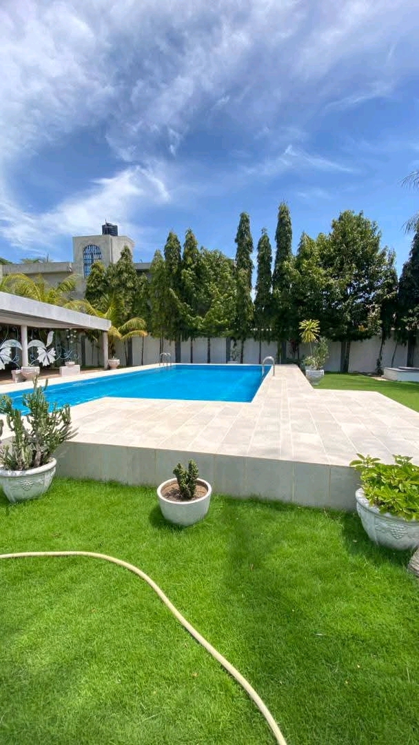 Villa a piscine a louer a lomé baguida