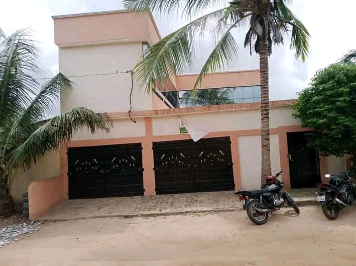 Villa a étage en vente a Lomé adidogomé atigangomé