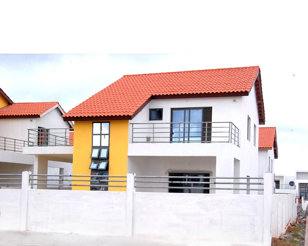 Villa a étage en vente dans une cité a adidogomé