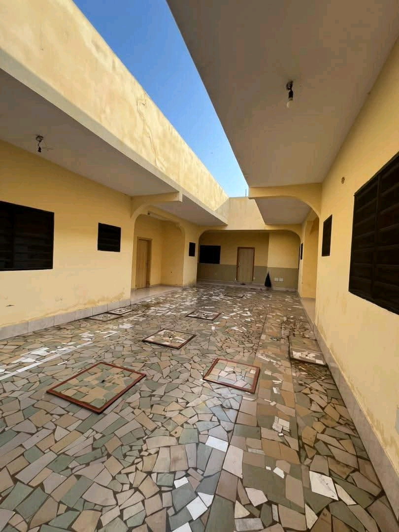 Maison composé des appartements à louer en vente a lomé