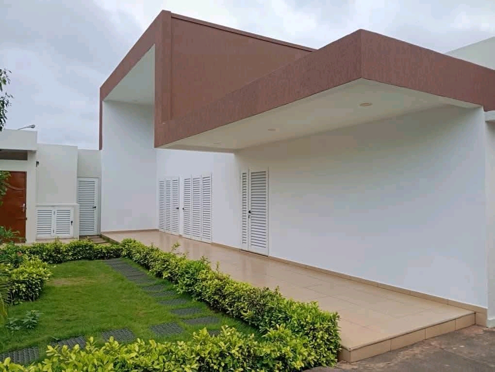 Villa a louer a lome dans la cité caisse résidence du benin