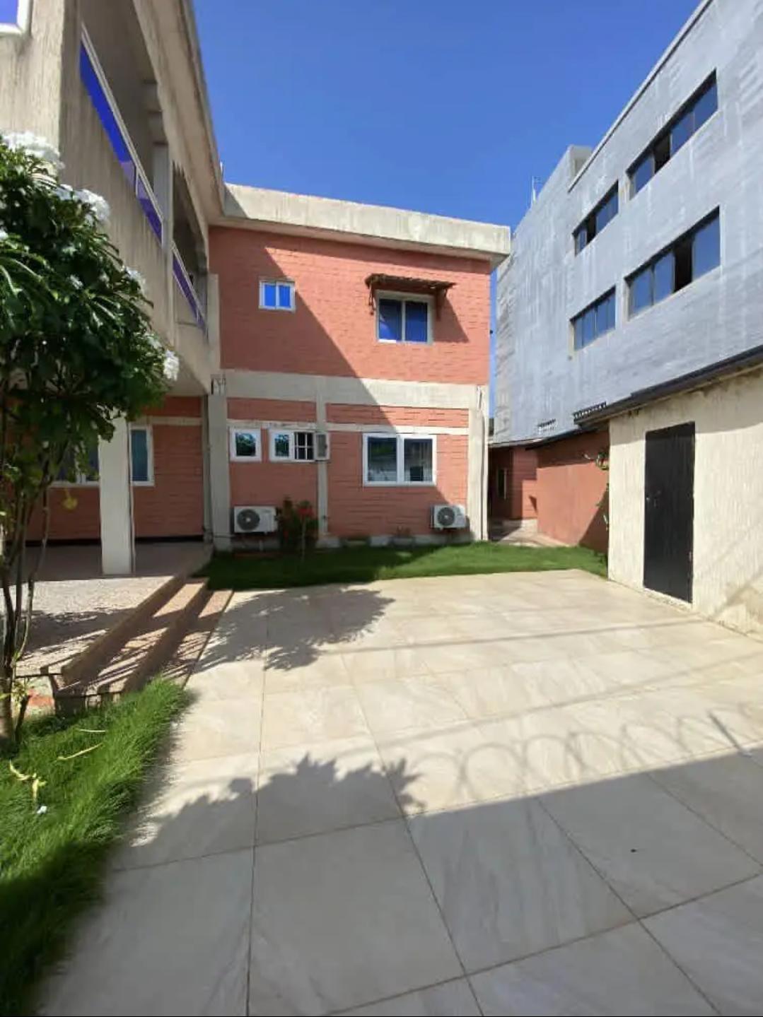 Grande villa a louer a lomé nukafu