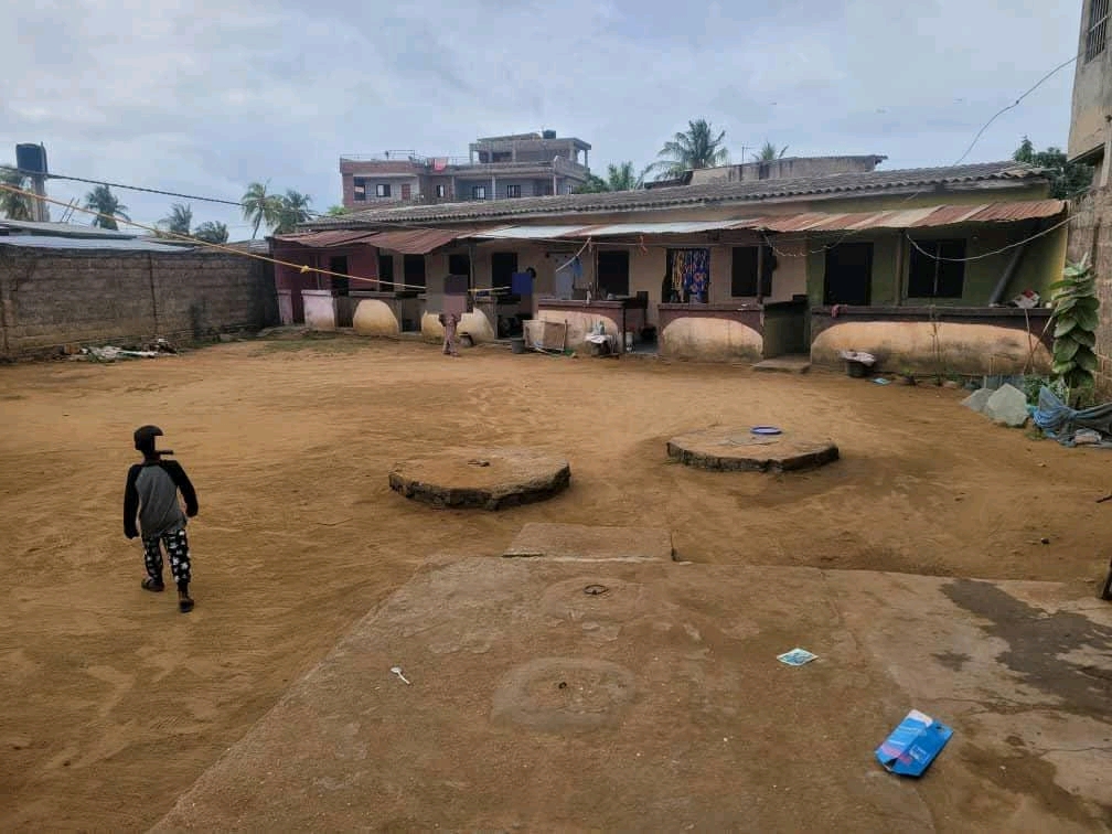 Maison en vente a lome baguida derrière la cité BOAD