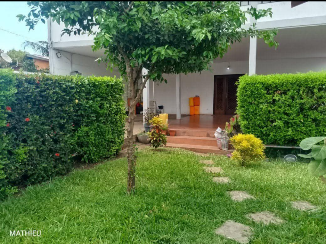 Villa a étage en vente a Lomé nyekonakpoe