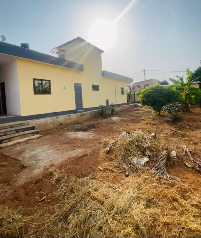 Demi lot en vente sur une partie d'une maison