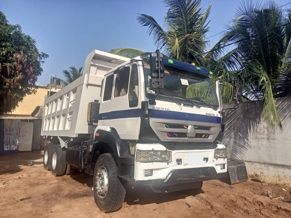 Camion sinotruck en vente ou a louer
