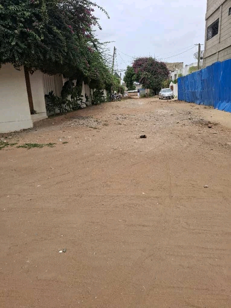 Terrain demi lot en vente a lome djidjolé