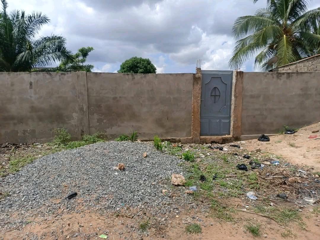 Terrain  clôturer en vente a lome adidogomé atilamonou