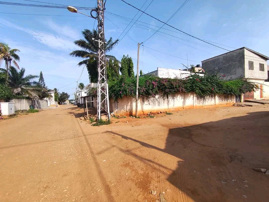 Villa a rénover en vente a Lomé tokoin hopital