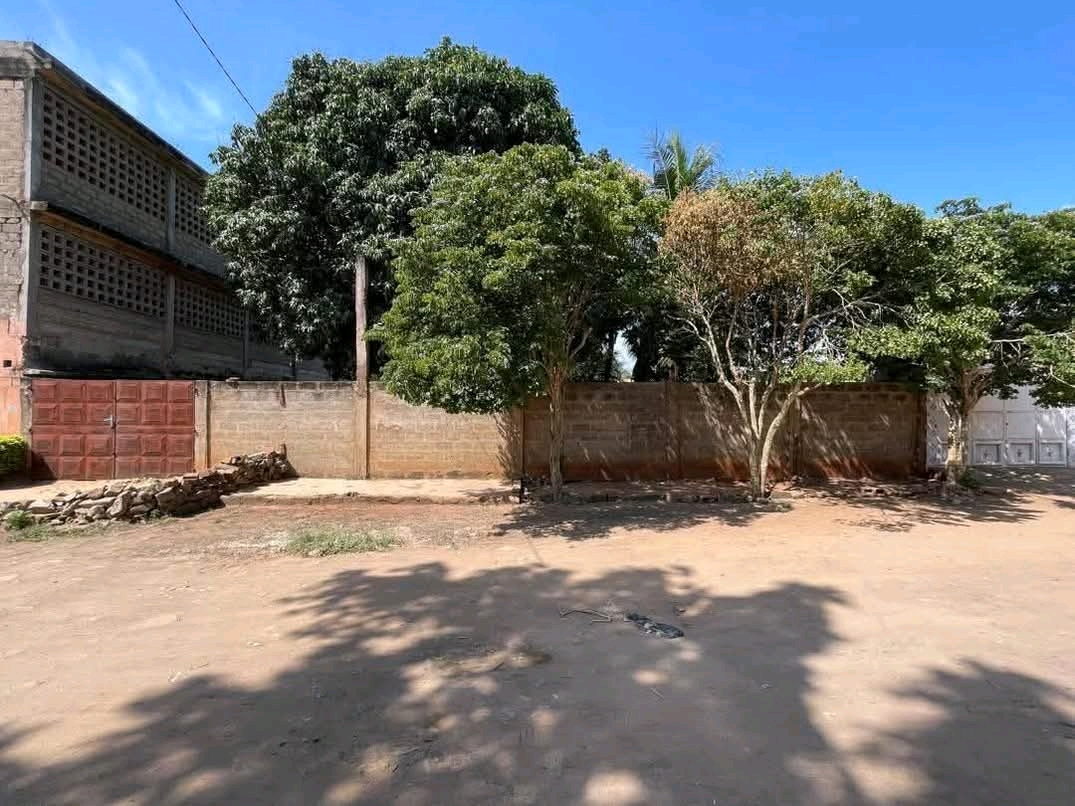Terrain un lot et demi en vente a Lomé hedjranawoé