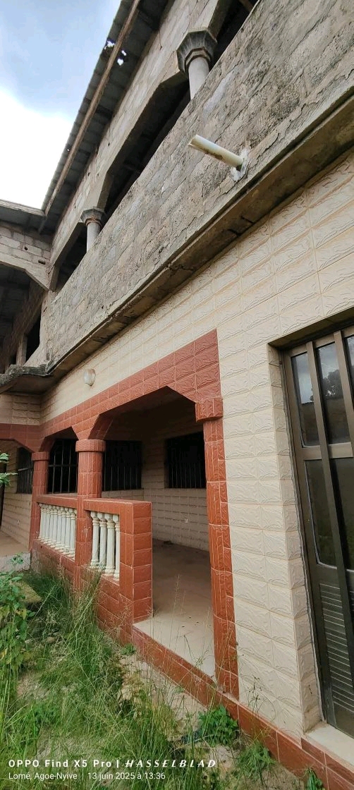Villa a étage en vente a Lomé agoe legbassito