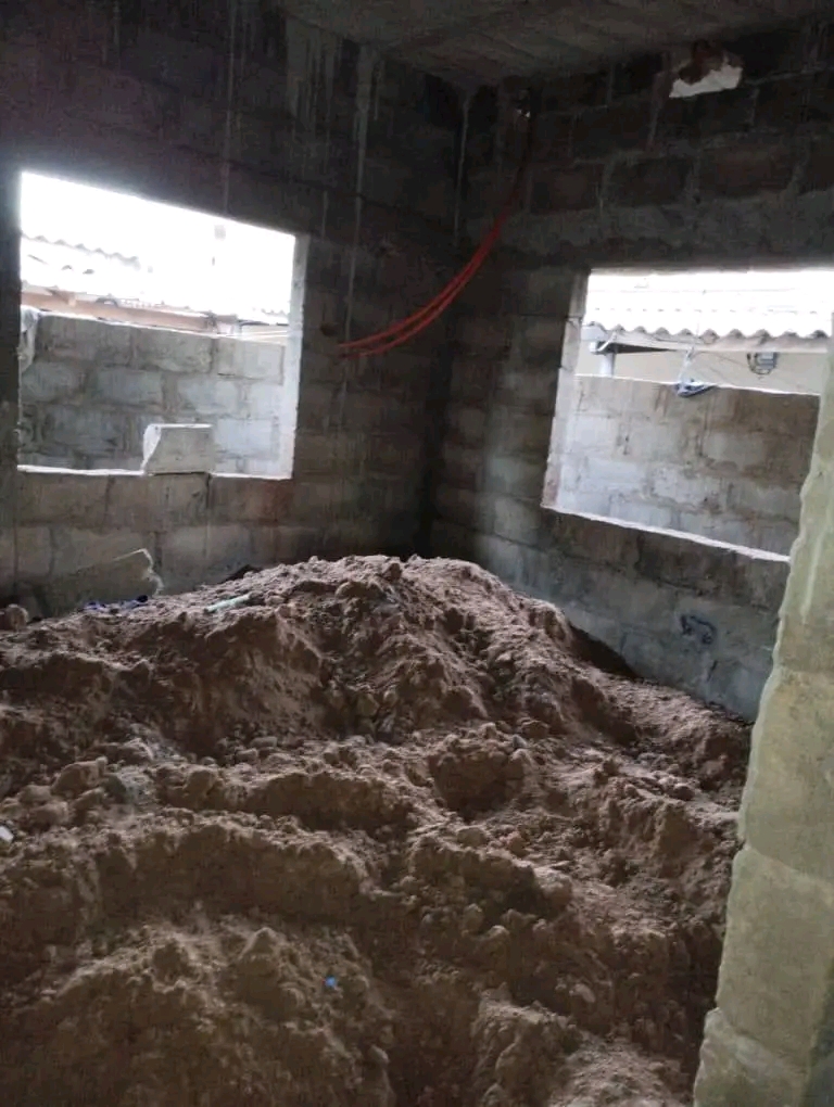 Maison daller inachevée en vente a Lomé agoe koffi panou
