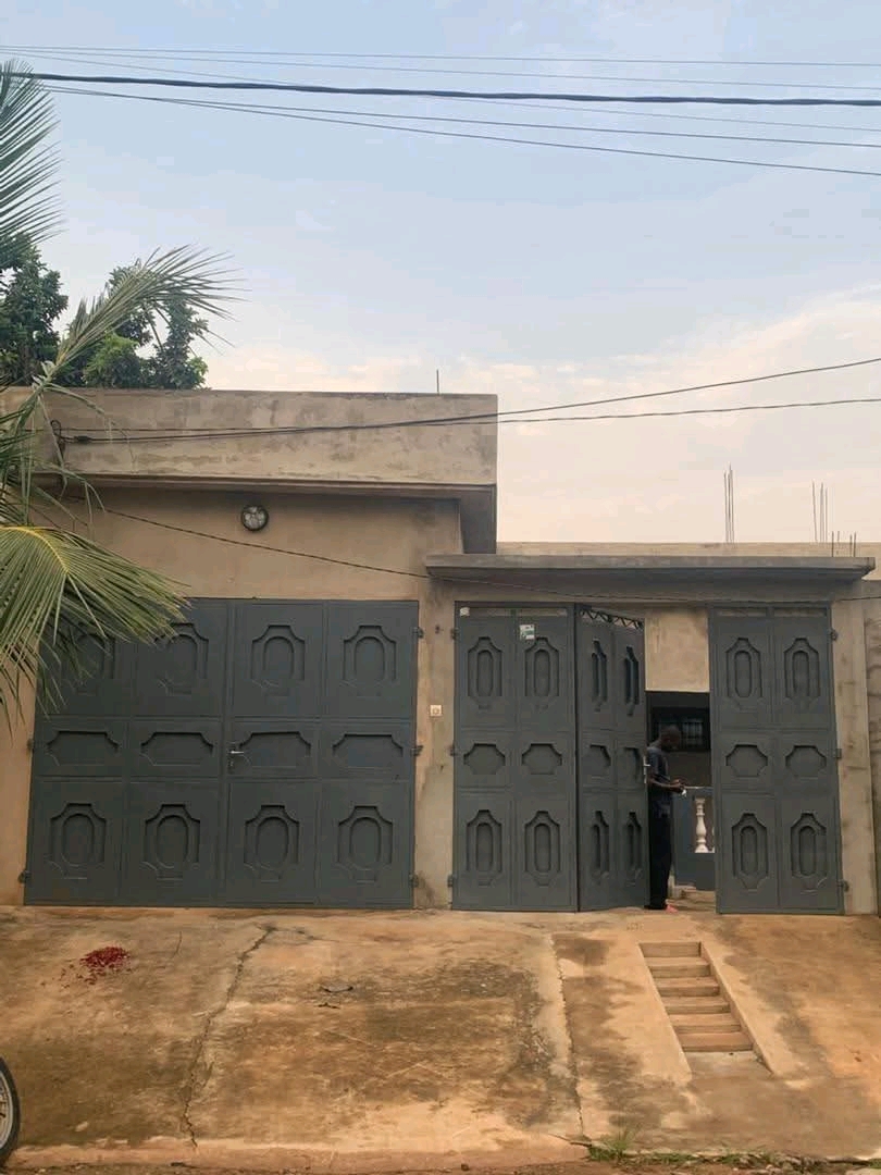 Villa en vente a Lomé zanguera sanyramé