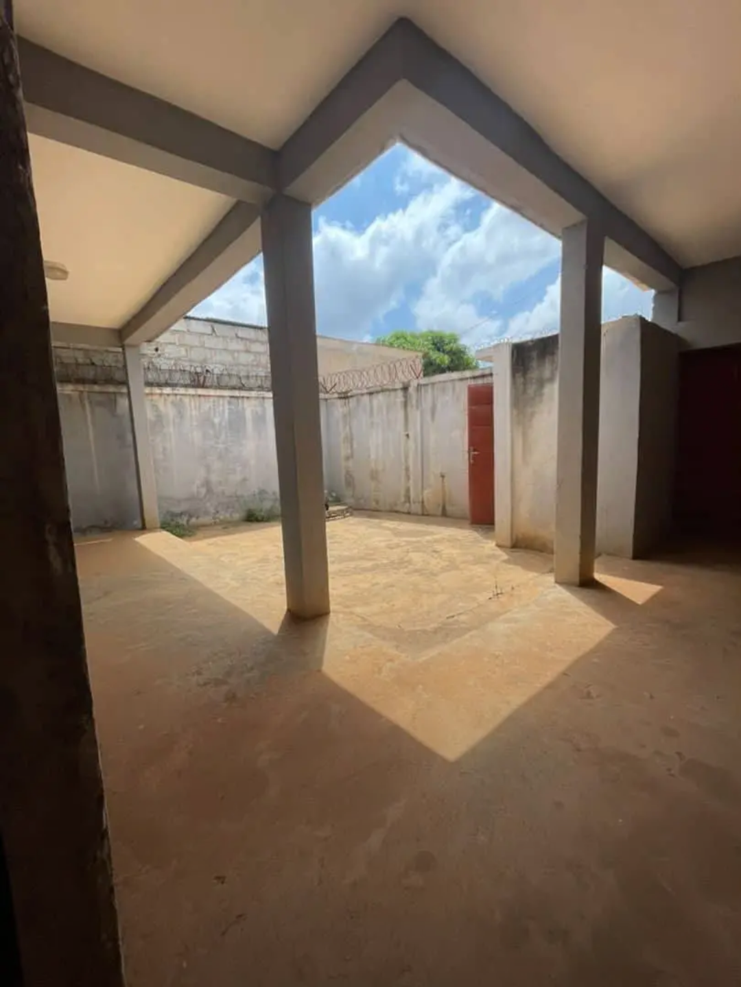 Maison dallée en vente a Lomé adidogomé sagbado logoté